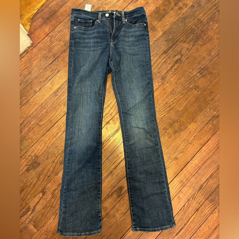 28/34 Levi’s 315 Shaping Bootcut Jeans